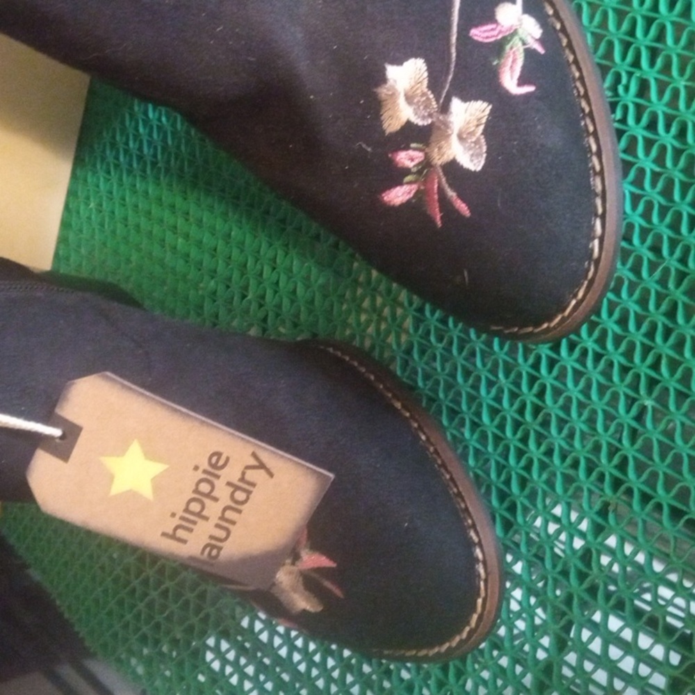 Boots - Picture 3 of 3